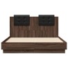 Cadre de lit avec LED sans matelas chêne marron 135x190 cm 