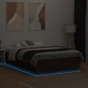 Cadre de lit avec LED sans matelas chêne marron 135x190 cm 