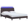 Cadre de lit avec LED sans matelas marron foncé 140x200cm tissu 