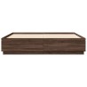 Cadre de lit avec LED sans matelas chêne marron 200x200 cm 