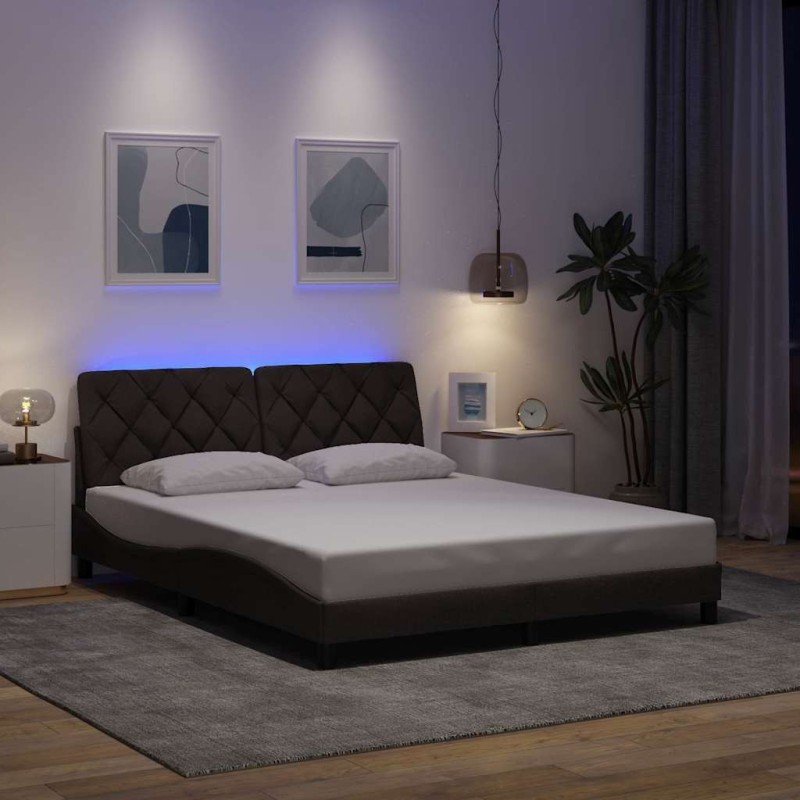 Cadre de lit avec LED sans matelas marron foncé 160x200cm tissu 