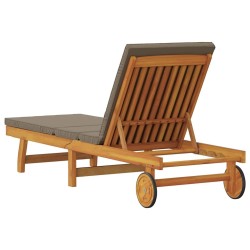 Chaise longue avec roues et coussin en taupe en bois massif 