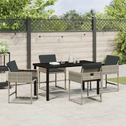 Ensemble de jardin 5 pièces avec coussins gris clair en poly rotin. 