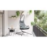 fauteuil suspendu avec support et coussin gris en acier 