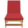 Chaise longue avec des roulettes et un coussin rouge en bois massif 