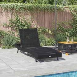 Chaise longue noire en poly rotin et textilène 