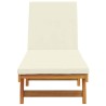 Chaise longue avec des roues et un coussin crème en bois massif 