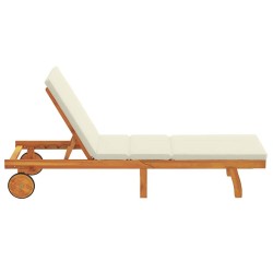 Chaise longue avec des roues et un coussin crème en bois massif 