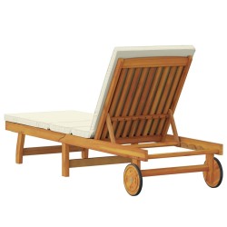 Chaise longue avec des roues et un coussin crème en bois massif 