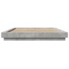 Cadre de lit et lumières LED sans matelas gris béton 150x200 cm 