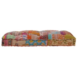 Coussins de canapé en patchwork sur palette 